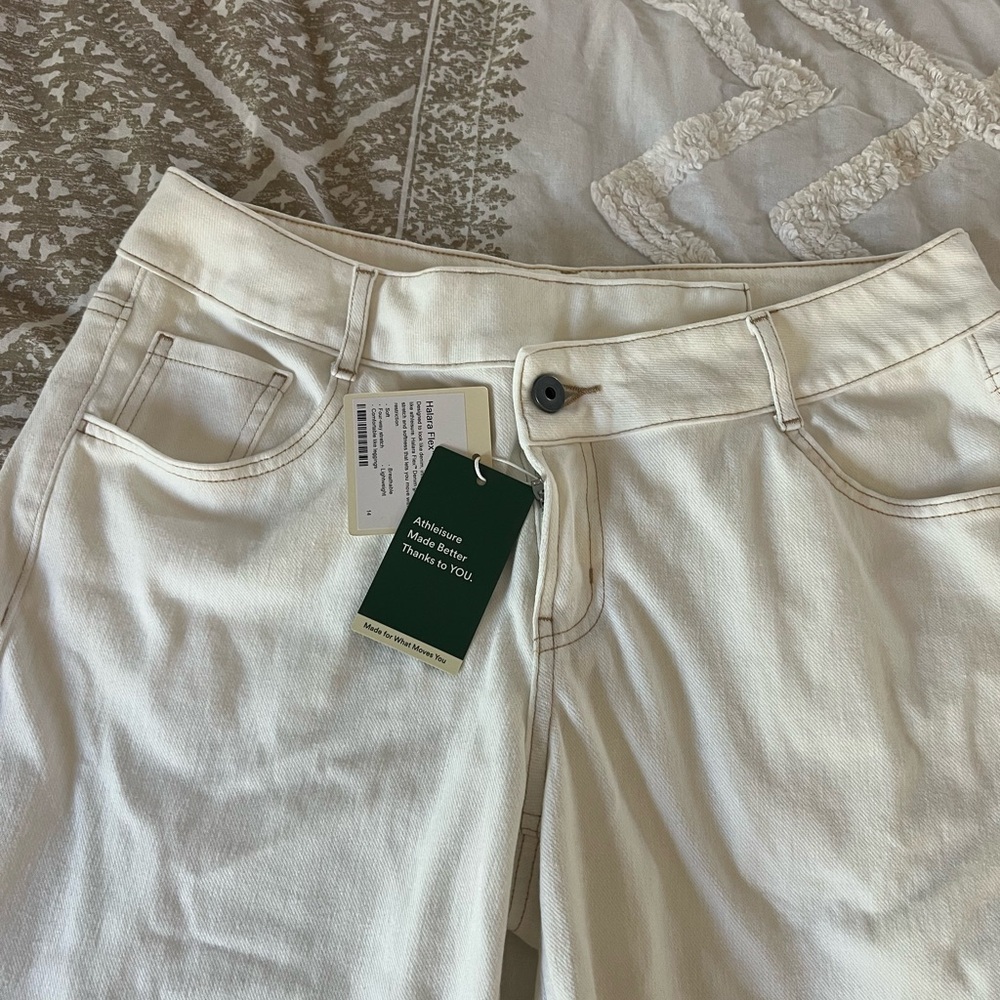 HALARA Low Rise asymmetrical Cream Jeans